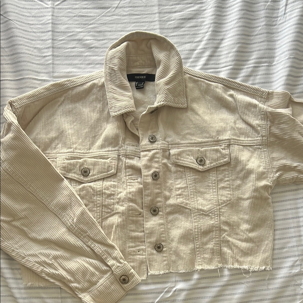 FOREVER 21 cropped beige jacket